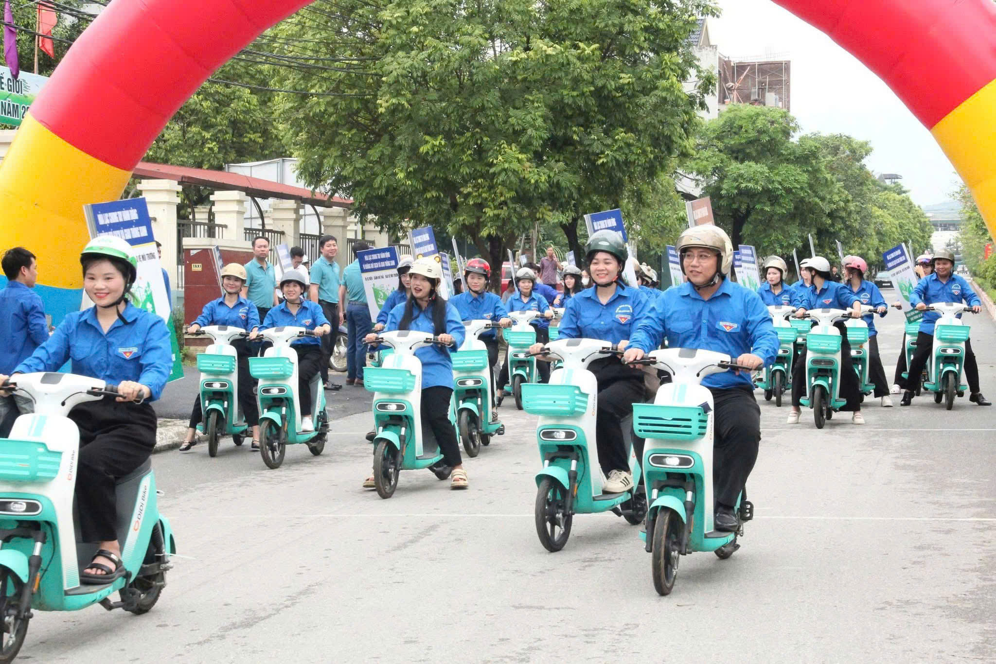 Lan tỏa năng lượng xanh trên từng vòng bánh